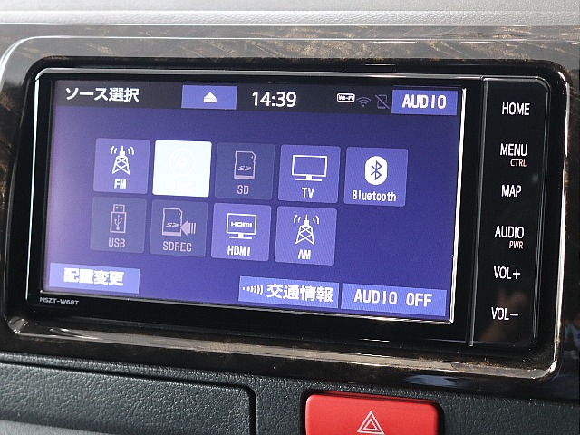 BluetoothやCD、DVD、TVなど使用可能で運転中も快適に過ごせます！！