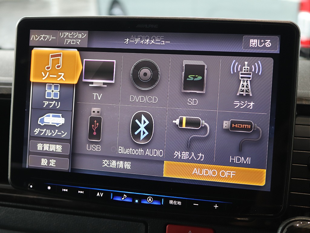 BluetoothやCD、TVなど使用可能で運転中も快適に過ごせます！！