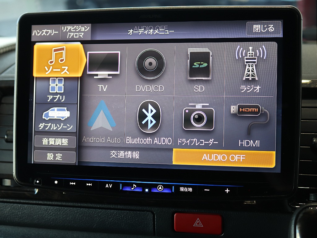 BluetoothやCD、TVなど使用可能で運転中も快適に過ごせます！！