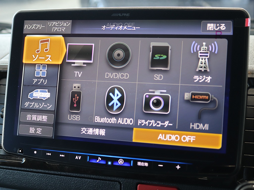 BluetoothやCD、TVなど使用可能で運転中も快適に過ごせます！！