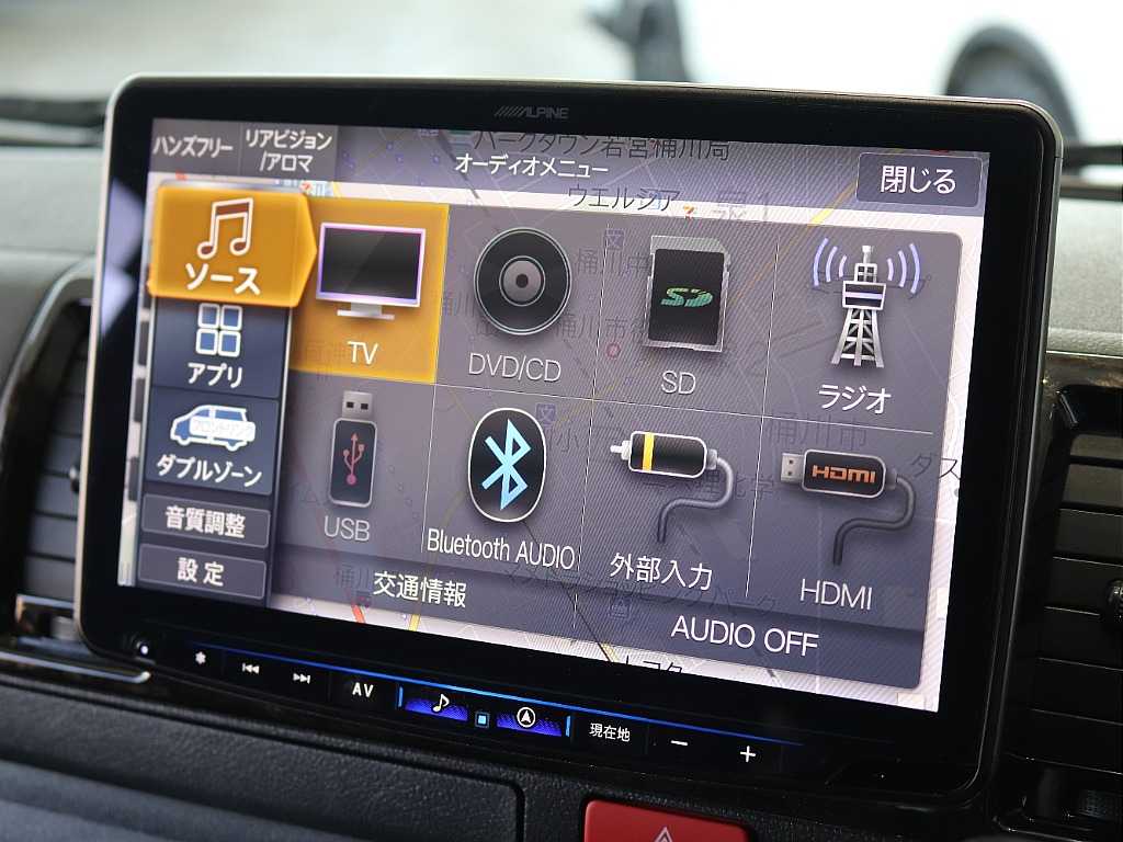 BluetoothやCD、TVなど使用可能で運転中も快適に過ごせます！！