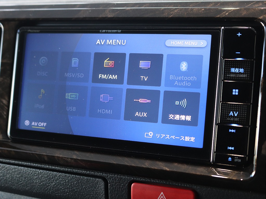 BluetoothやCD、DVD、TVなど使用可能で運転中も快適に過ごせます！！