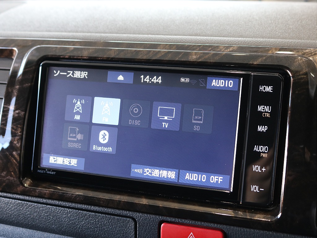 BluetoothやCD、TVなど使用可能で運転中も快適に過ごせます！！