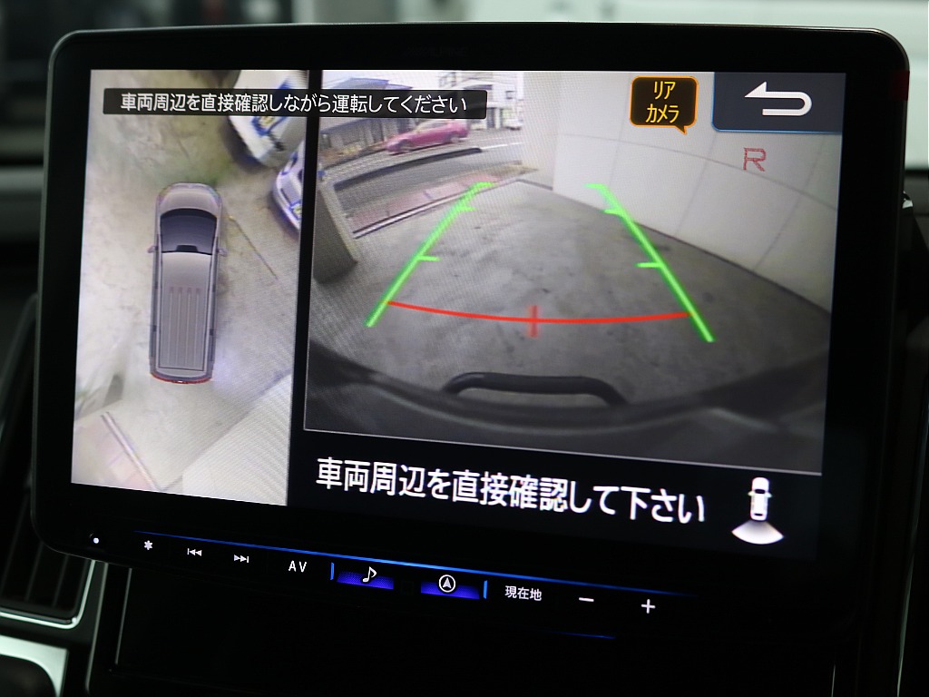 バックカメラが搭載されているので駐車も安心です☆☆