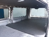 セカンドシート背もたれを倒せばフルフラット展開が可能です☆☆