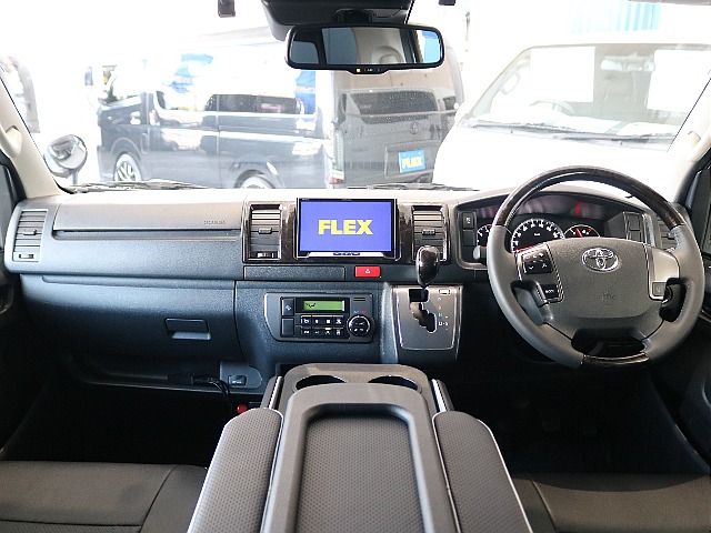 特別仕様車なので高級感のある内装になっています☆