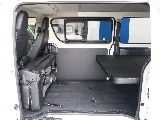 セカンドシートは跳ね上げ可能です☆