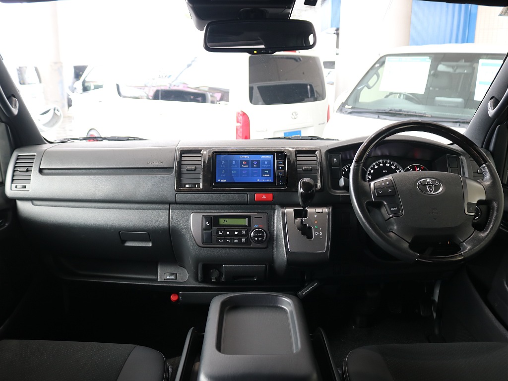 特別仕様車なので高級感のある内装になっています！