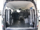 4列目は跳ね上げが可能なので荷物が多くても心配ないです！