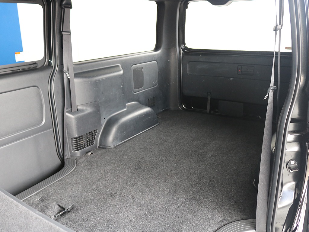 フローリング施工やカーゴマットの施工も可能です♪