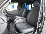 特別仕様車専用のハーフレザーシートになっています！