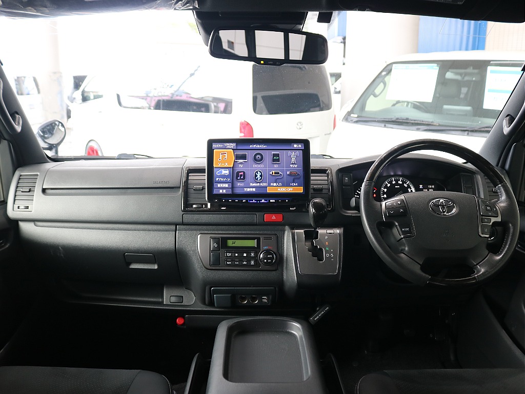 特別仕様車専用の高級感のある内装になっています☆