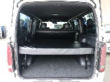 ベッドキットが装着されており、下にはたくさんの荷物を載せられます☆