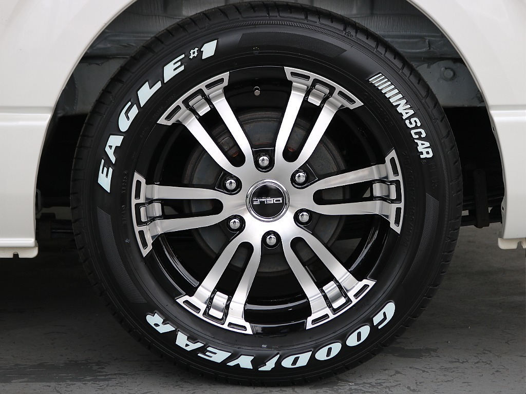 デルフ02・17インチAWにナスカータイヤを組み合わせました！
