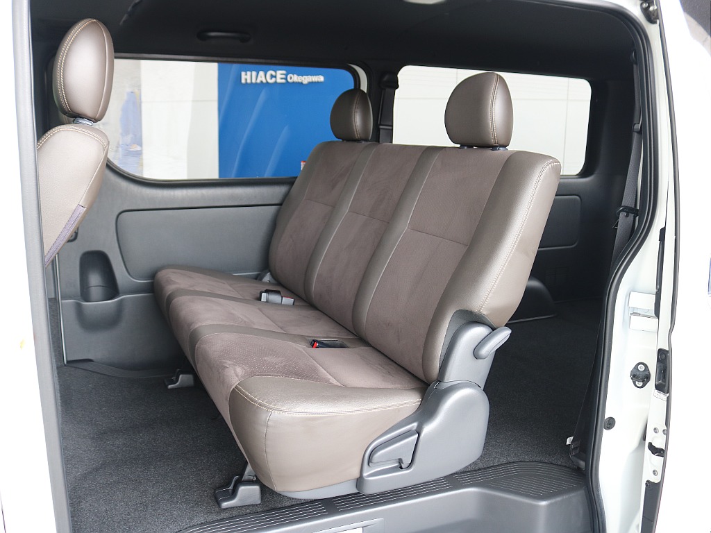 50周年記念車専用のハーフレザーシートになっています！