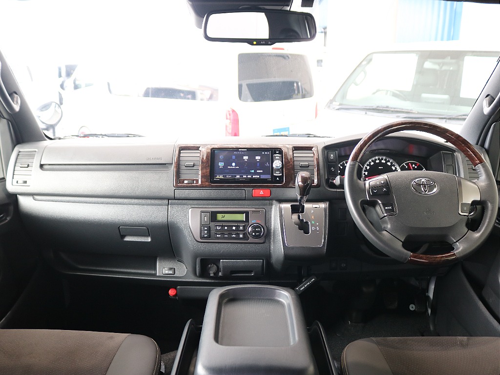 特別仕様車なので高級感のある内装になっています！！