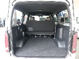 ハイエースならではの広々とした荷室になります☆