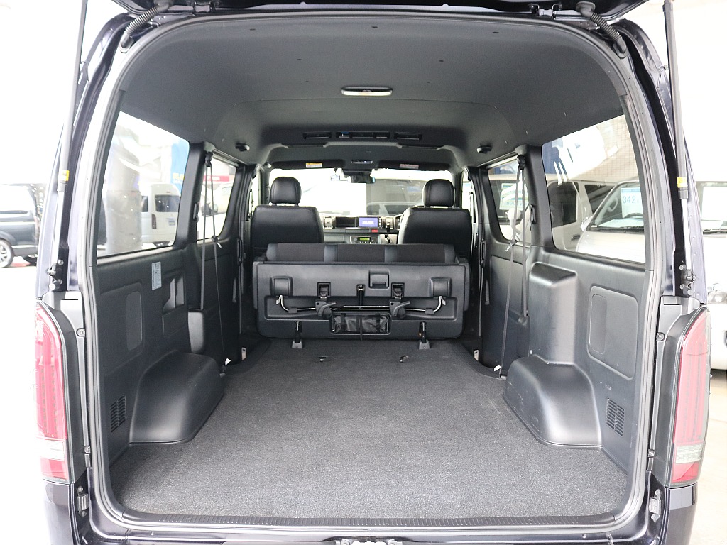 お仕事でもキャンプなどの遊びのも大活躍のお車です☆