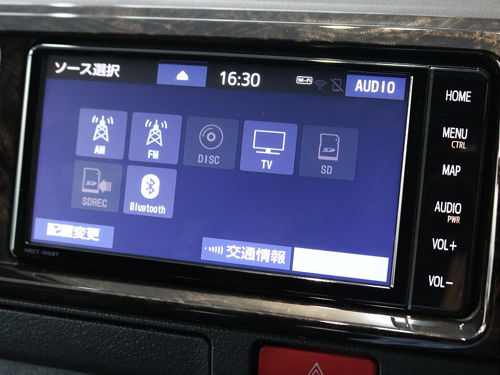 トヨタ純正の7インチナビが装着されております♪