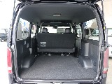 ハイエースならでは広い荷室になっています♪