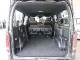 ベッドマットを取り外しするとハイエースならではの広々とした荷室としてお使いいただけます！