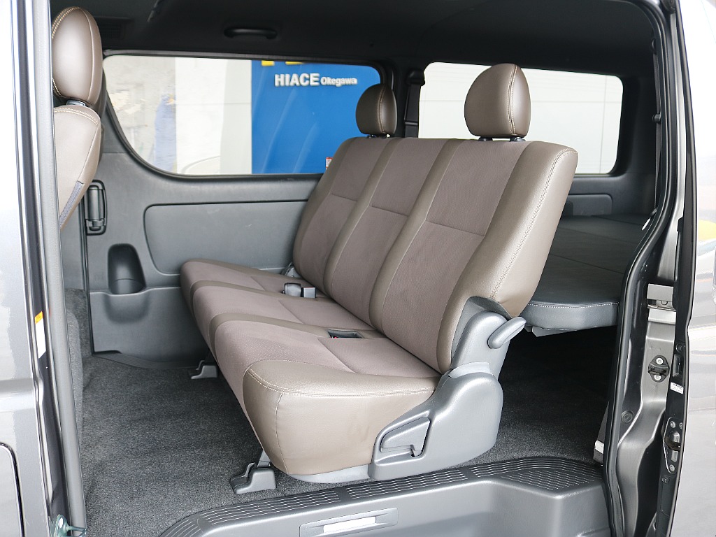 50周年記念車専用のハーフレザーシートになっています！