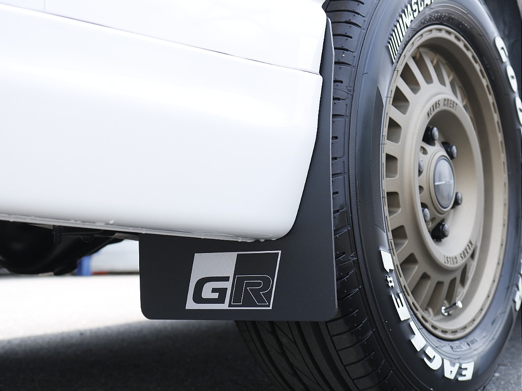 茨城県つくば市にハイエース専門の新車・中古車の展示場を展開！人気のグレード・年式をその場で見比べられます♪皆様のご来場、お問合せを心よりお待ちしております☆