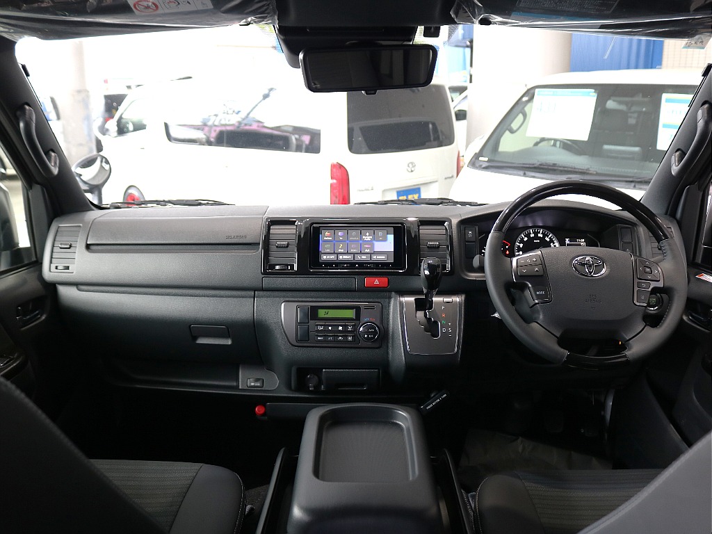 特別仕様車なので高級感のある内装になっています☆