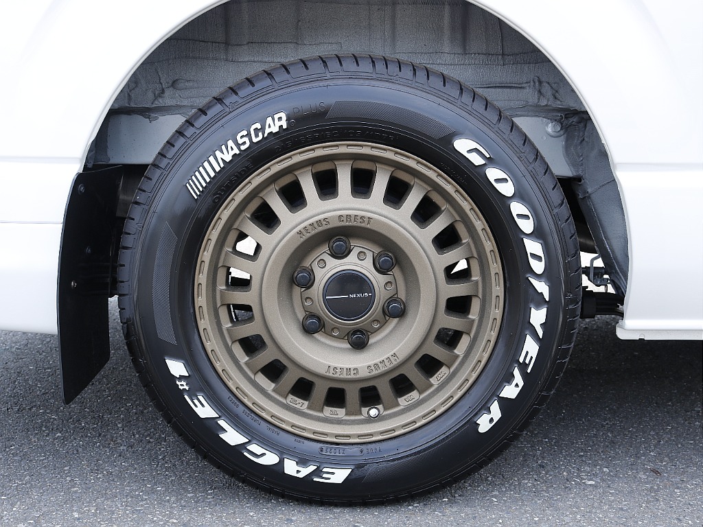 茨城県つくば市にハイエース専門の新車・中古車の展示場を展開！人気のグレード・年式をその場で見比べられます♪皆様のご来場、お問合せを心よりお待ちしております☆