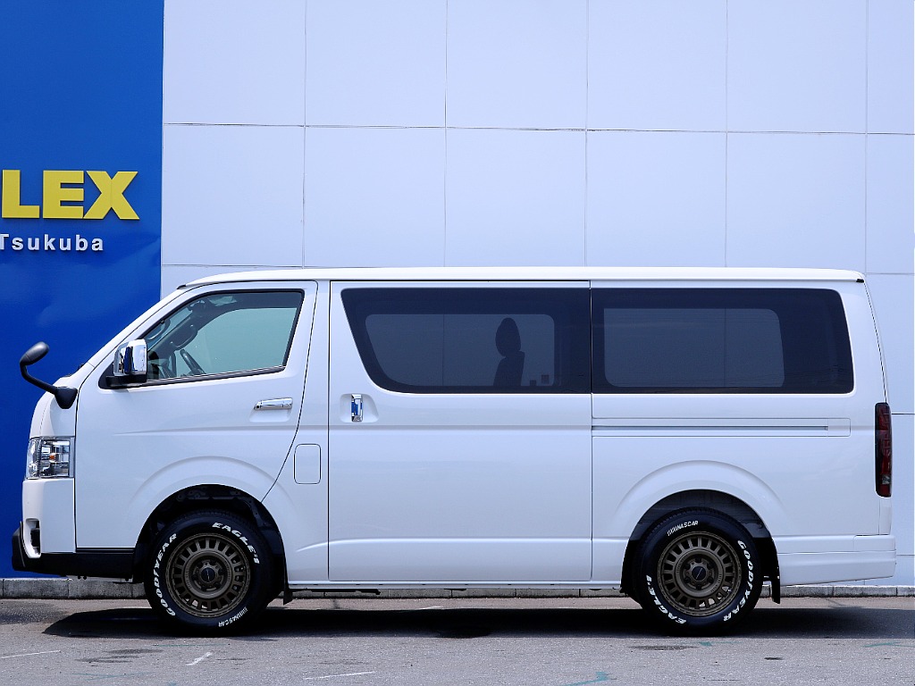 茨城県つくば市にハイエース専門の新車・中古車の展示場を展開！人気のグレード・年式をその場で見比べられます♪皆様のご来場、お問合せを心よりお待ちしております☆