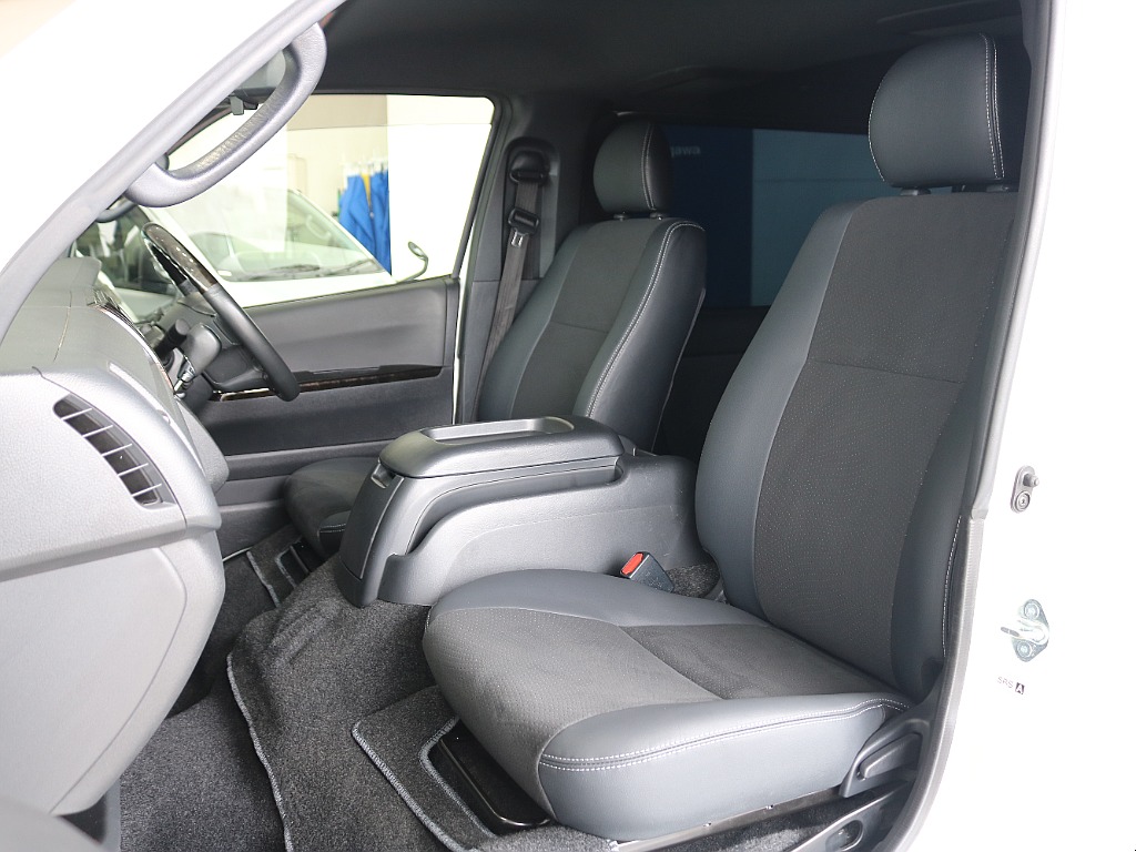 特別仕様車なのでハーフレザーシートになっています！