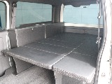 ルームベッドが装着されており快適な車中泊が可能です☆