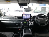 ワイドボディなので広々とした内装になっています☆