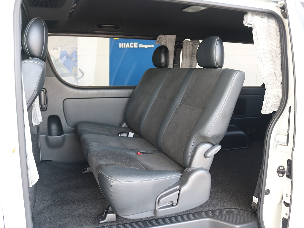 セカンドシートも特別仕様車限定のハーフレザーシートです♪