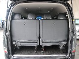 4列目シート下には荷物を載せるスペースがあります！！