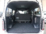 ハイエースならではの広々とした荷室になっています☆