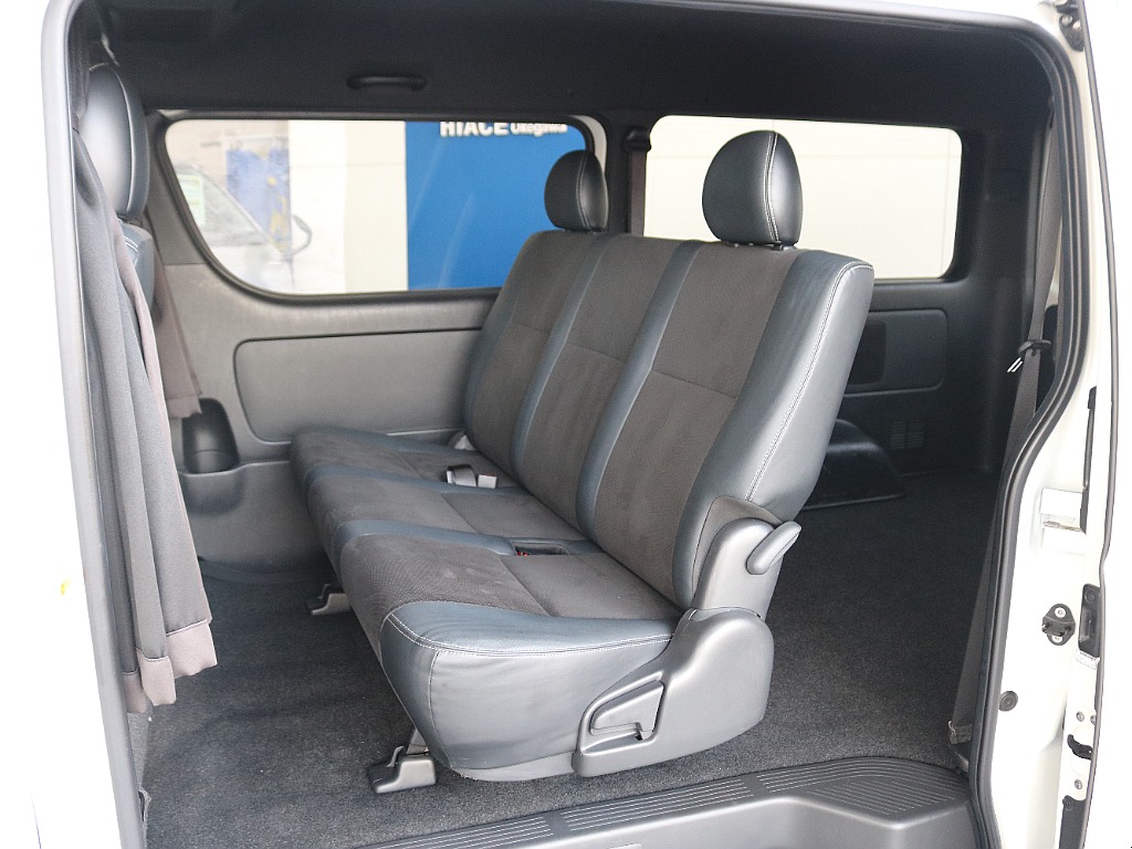 特別仕様車専用のハーフレザーシートになっています♪