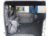 セカンドシートは跳ね上げが可能です！！