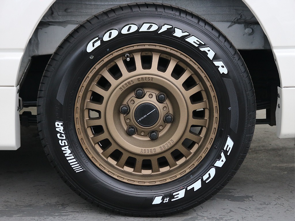 ネクサスクレスト・NC1デザートゴールド17インチにナスカータイヤの組み合わせになっております☆☆