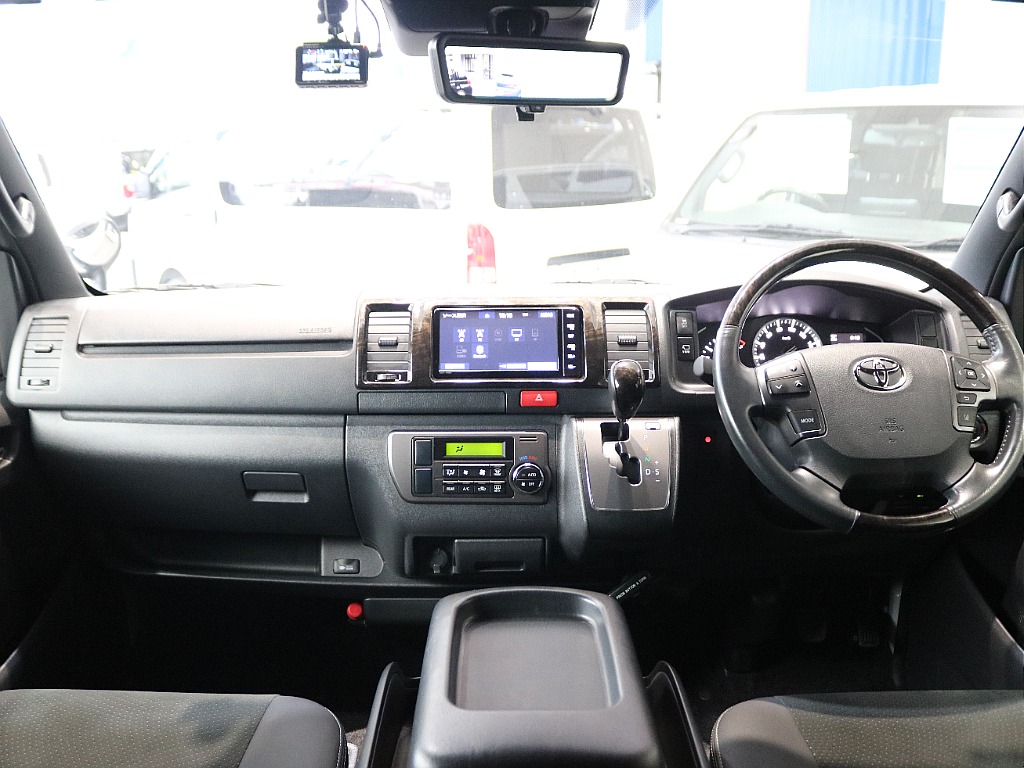 特別仕様車ダークプライムⅡの内装は高級感のあるインテリアとなっております☆☆