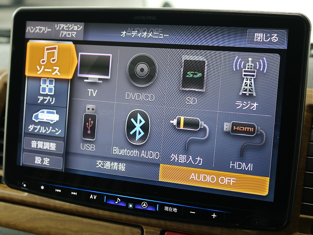 BluetoothやCD、TVなど使用可能で運転中も快適に過ごせます！！