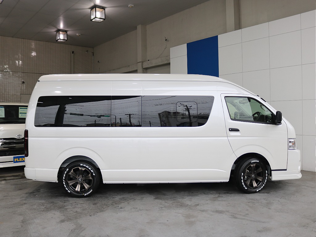 小窓が装備されており車中泊時など換気が可能です！
