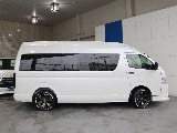 小窓が装備されており車中泊時など換気が可能です！