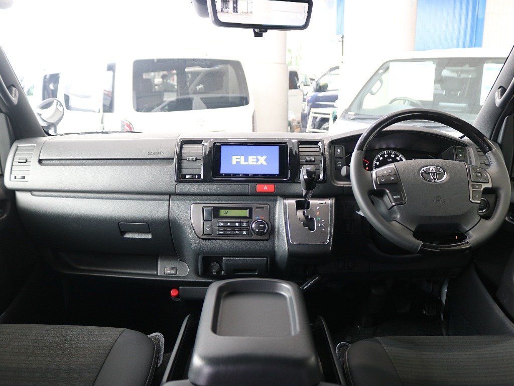 特別仕様車なので高級感のある内装になっています☆