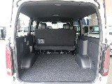 ハイエースならではの広々とした荷室になっています☆