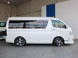 1.5インチローダウン済みなので乗り降りが楽な仕様になっています♪