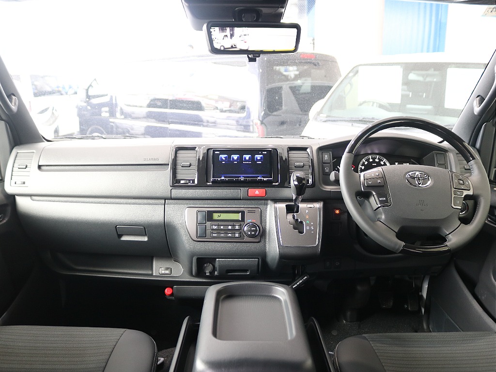 特別仕様車なので高級感のある内装になっています！！