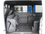 セカンドシートは跳ね上げも可能です☆