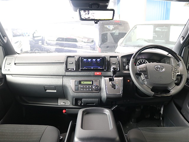 特別仕様車なので高級感のある内装になっています！！