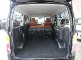 ハイエースならではの広々とした荷室になります！